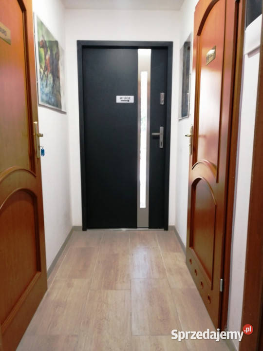 Wynajmę obiekt halę z biurem łazienką socjal 2 142m2 Przejazdowo