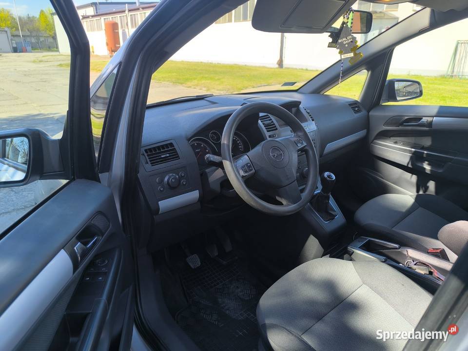 Ładny Opel Zafira B 2007 19D 120 Bez Wkładu diesel łódzkie Sieradz