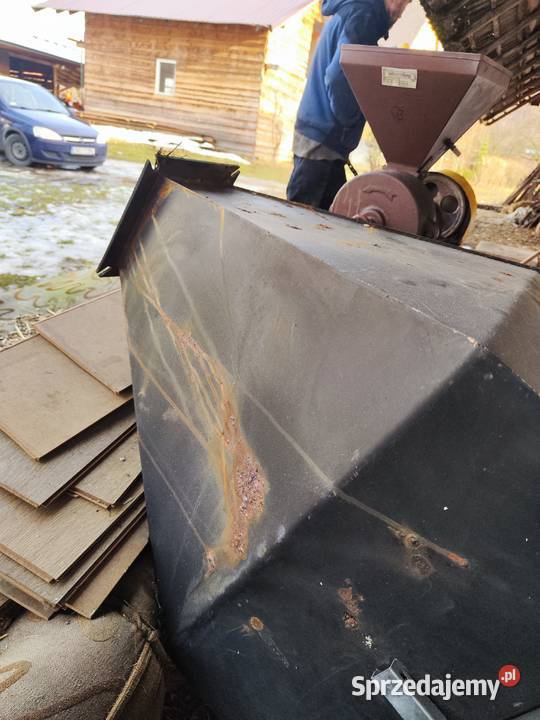 Kosz zbiornik do pieca z podajnikiem