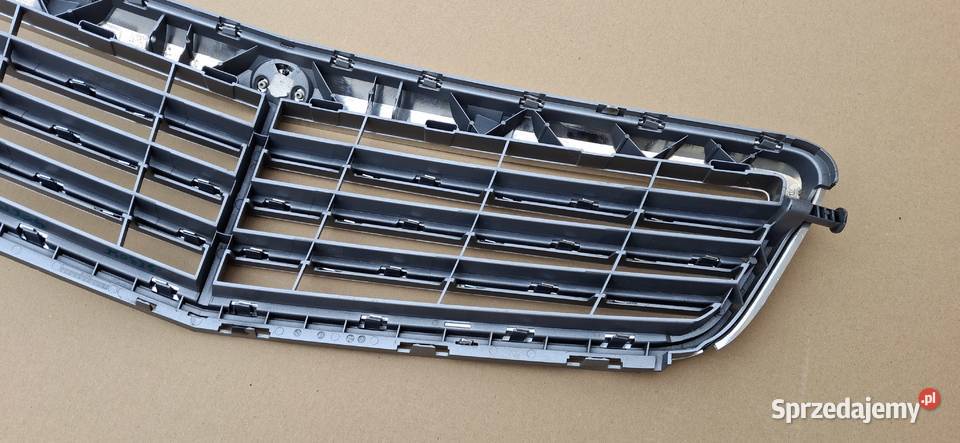 MERCEDES CKLASA W204 GRILL ATRAPA CHŁODNICY Bieleń