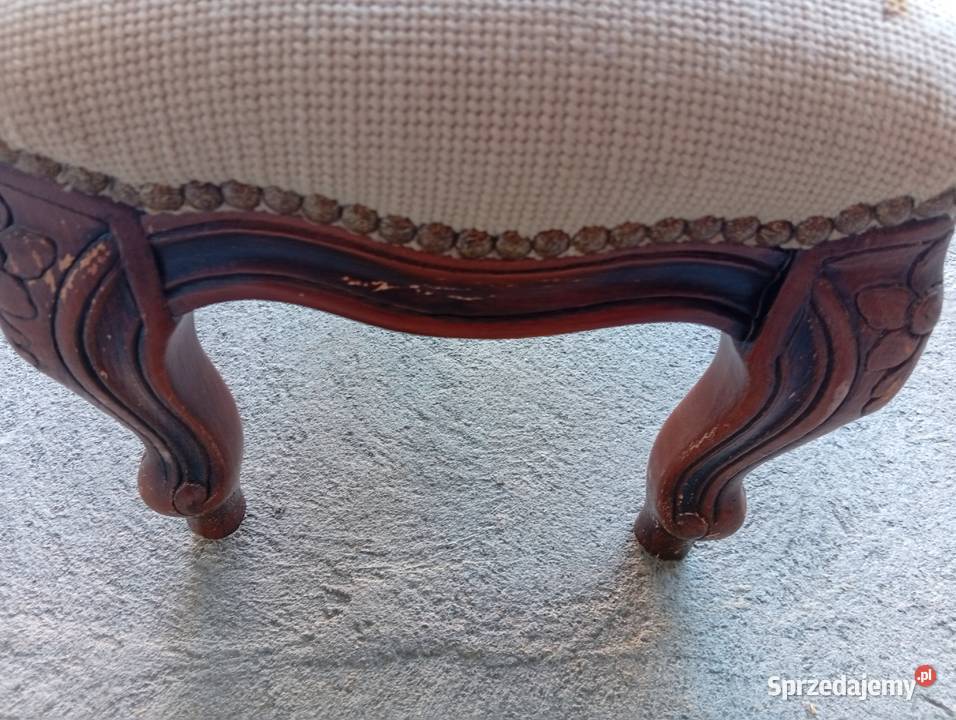 fotel w stylu Ludwikowskim z podnóżkiem 384 Fotele Byczyna
