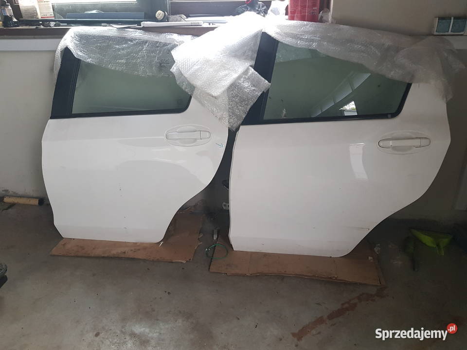 drzwi tylne lewe Toyota yaris III Świerklany