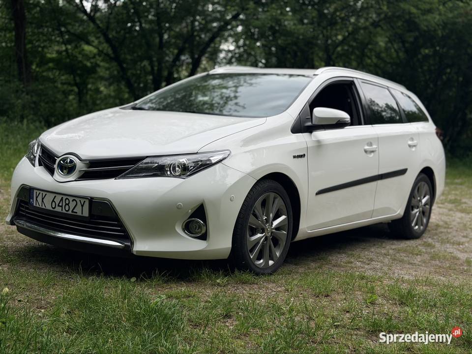 Toyota Auris Touring Sports 18 Hybrid 2014 Kraków