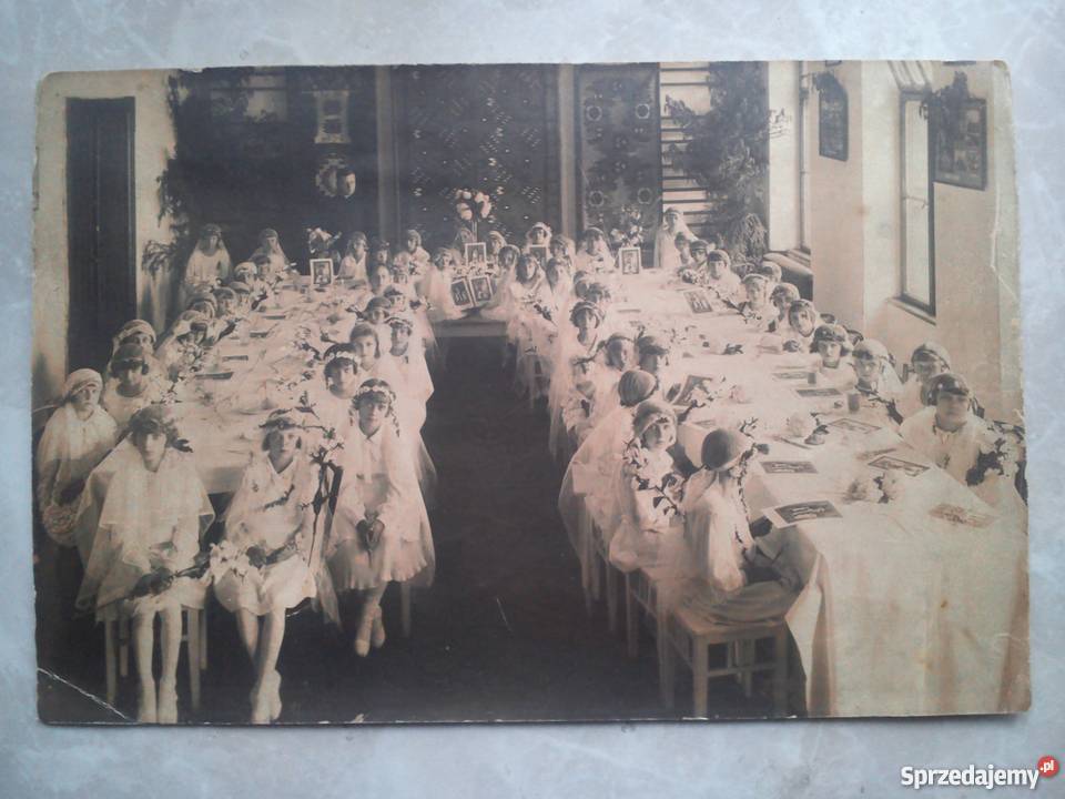 Przedwojenne zdjęcie I Komunia św dzieci stole Jarosław