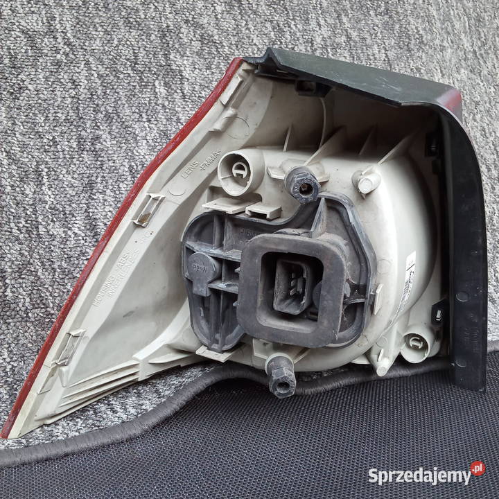 VW Golf V Lampa prawy tył tylna VALEO Europa Prawe