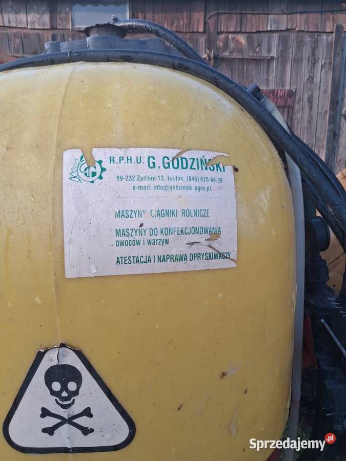 Opryskiwacz zawieszany Rossoszyca