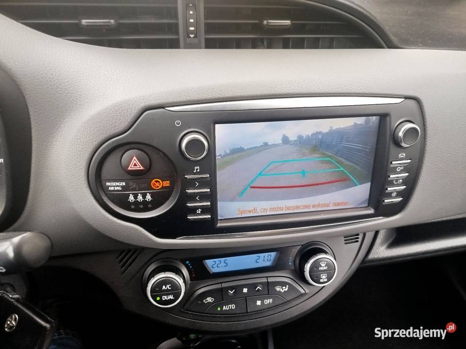 Toyota Yaris III hybrid salon polska Ludwinowo Zegrzyńskie