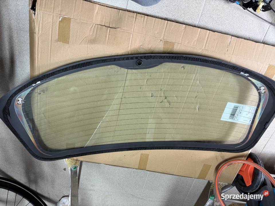 Hyundai Kona tylna szyba w klapę bagażnika