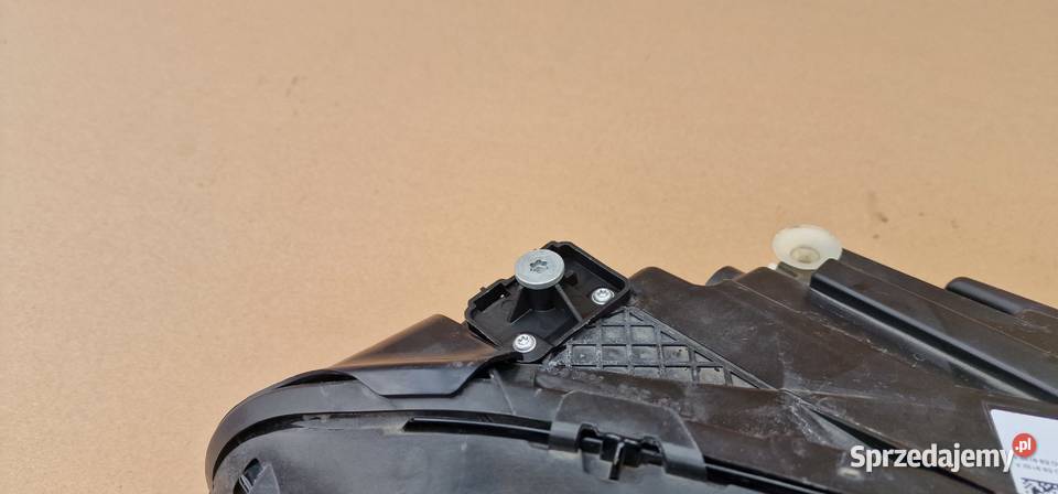 MERCEDES AKLASA W177 REFLEKTOR LAMPA PRAWA osobowe Lampy przednie Bieleń