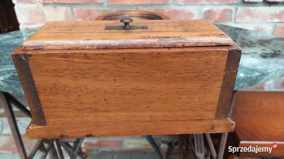 Lustro w drewnianej ramie z szufladką schowkiem