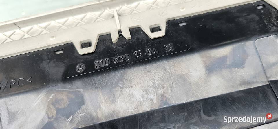 Kratka nawiewu środkowa mercedes w210 2108301554 Rok produkcji 1998 Zbąszyń