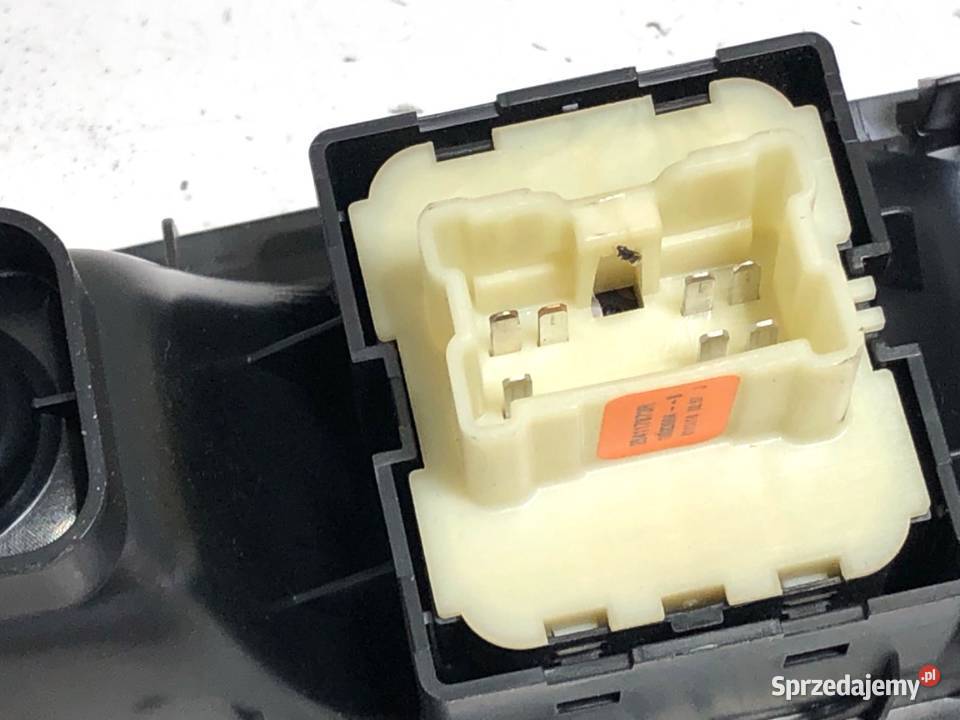 PRZEŁĄCZNIK SZYB RENAULT TWINGO III 809612578R podkarpackie