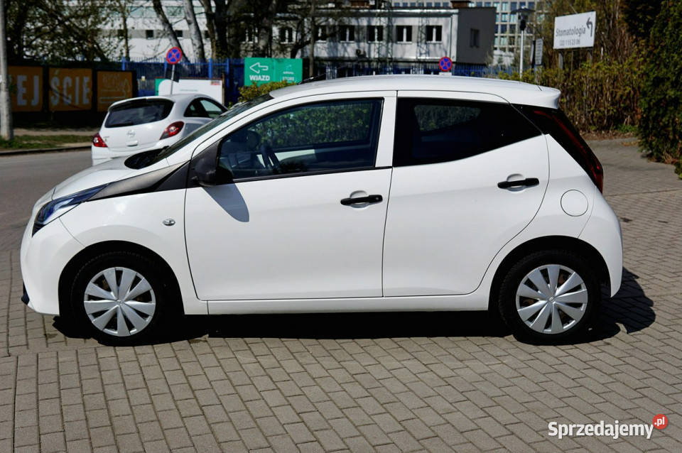 Toyota Aygo 10 72 5d hatchback facelift II 2014 Rok produkcji 2019 Warszawa