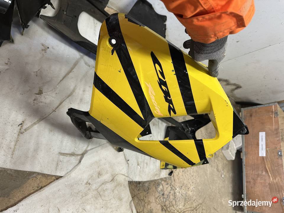 Komplet uszkodzonych owiewek HONDA CBR 600rr Plastiki Kucębów sprzedam