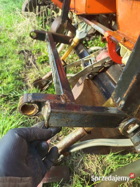 Podsiewacz dozownik nawozu 4 rzędowy Pozostałe