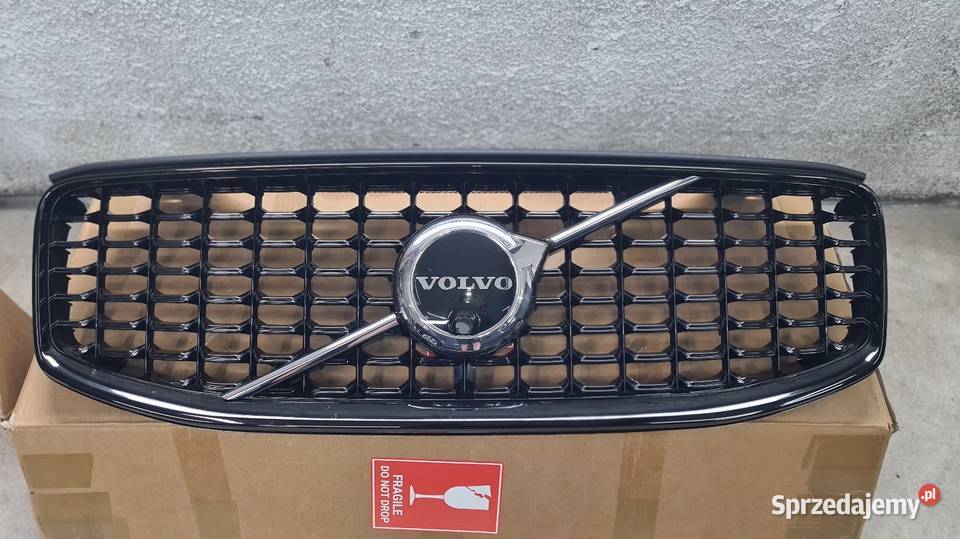 Grill atrapa znaczek logo Volvo XC60 II OEM 2126 Lelis