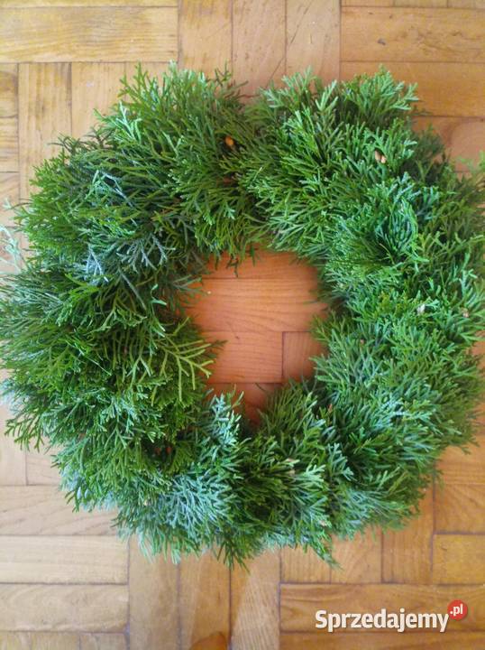 Wianek słomiany z gałązkami Ropa