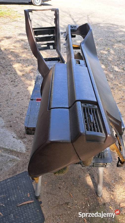 Kokpit tunel W124 1 seria Rok produkcji 1988