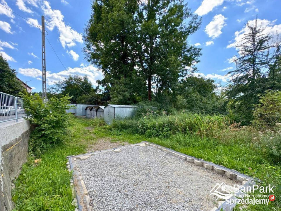 Grunt 1620m2 Lesko woda