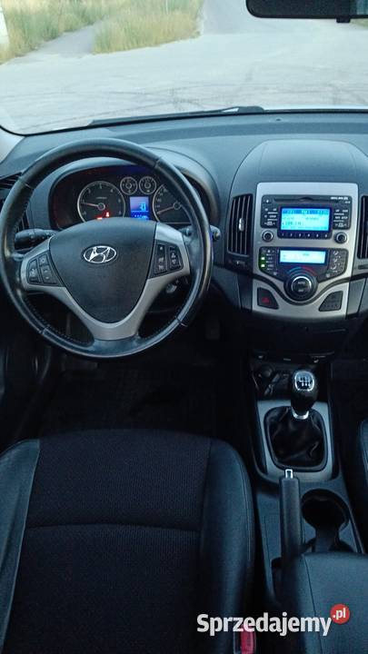 Hyundai i30 kombi najbogatsza wersja wyposażenia Ostrów Wielkopolski sprzedam