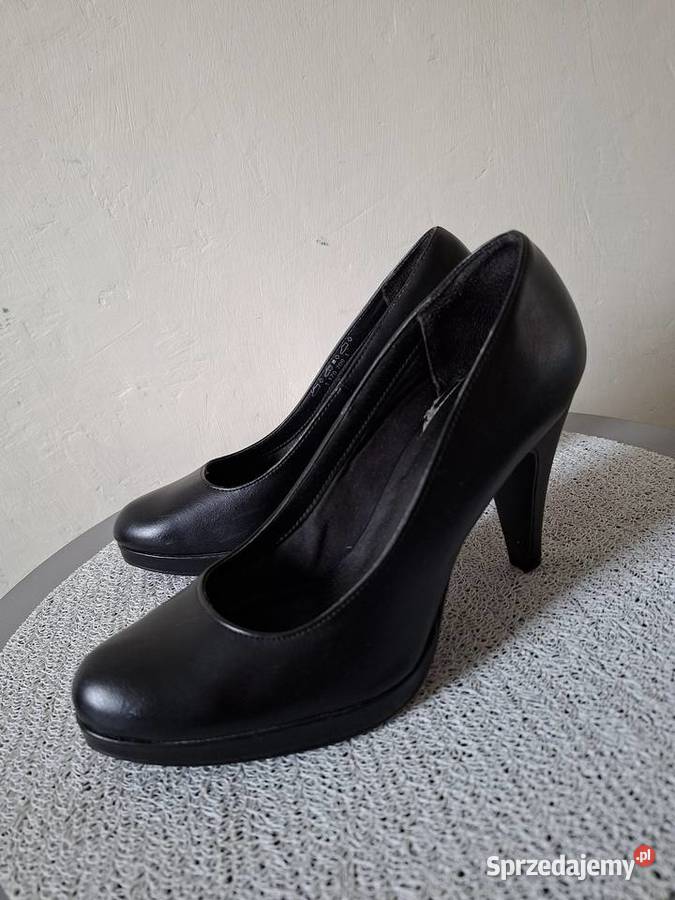Czarne buty czolenka