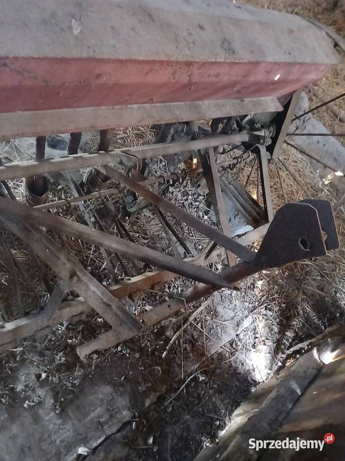 Siewnik stary typ Masywny PRL uszkodzony Moszyny