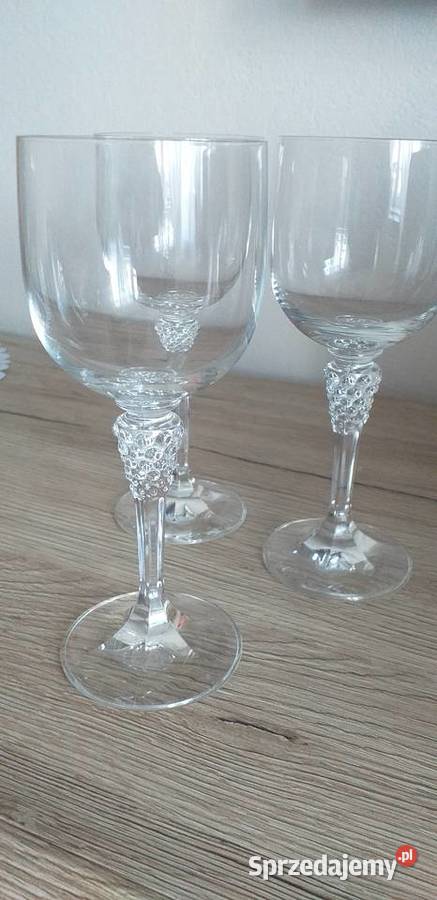 Piękne kieliszki do wina łódzkie Przedbórz