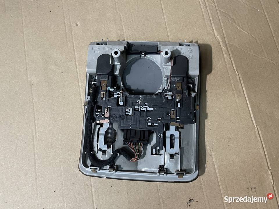 Lampka oświetlenie kabiny 8D0947111 audi a4 b5 Szczecin