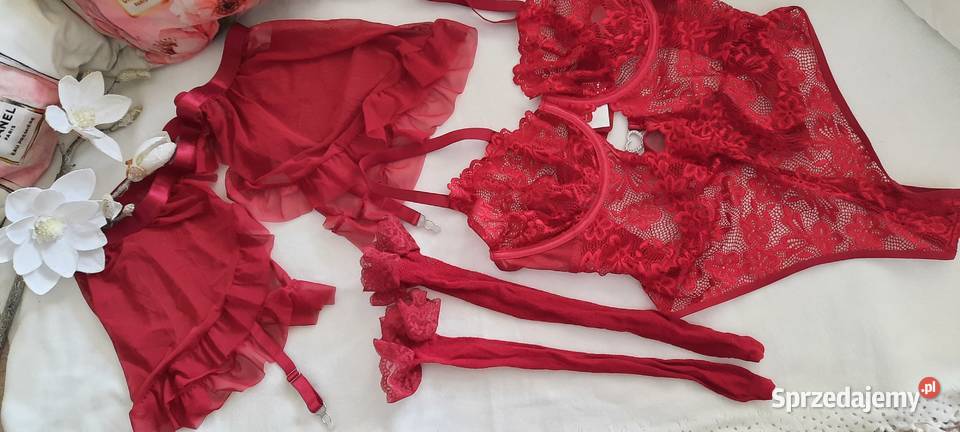 seksowny koronkowy komplet wiśniowy kabaretki mazowieckie