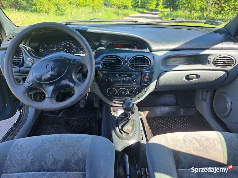Sprzedam Renault megane 14 benzyna 1999r sedan nieuszkodzony Żyrardów