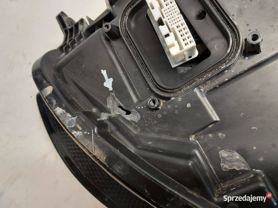 TESLA MODEL Y 2023r Lampa przód LED prawa UK RHD