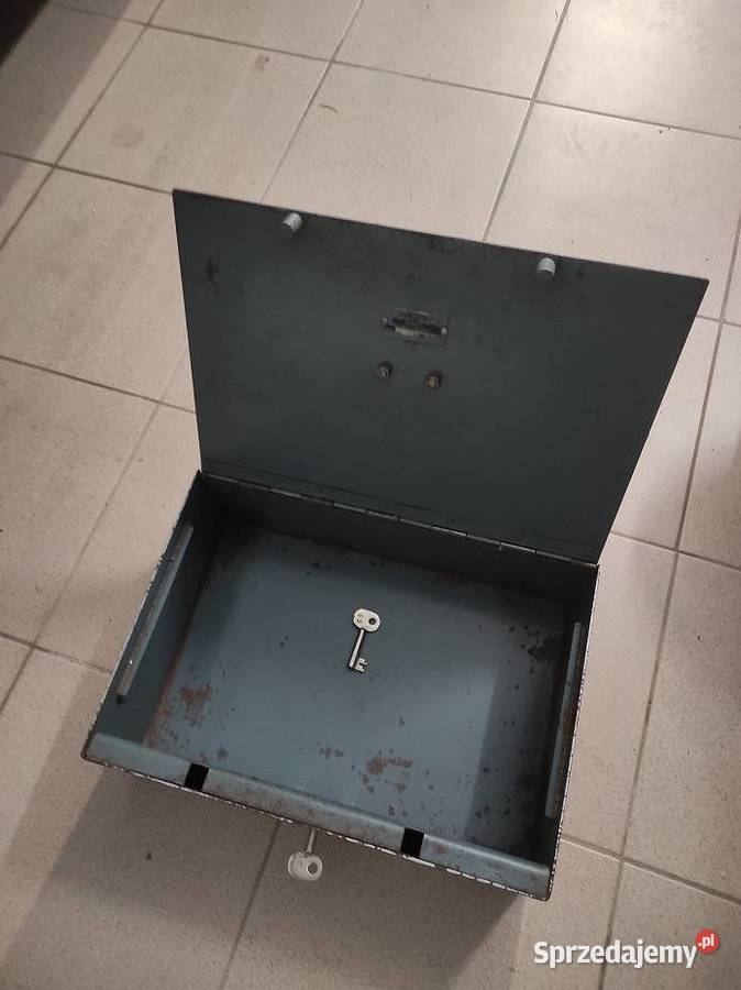 Metalowa kasetka z czasów PRL dolnośląskie Jaczów