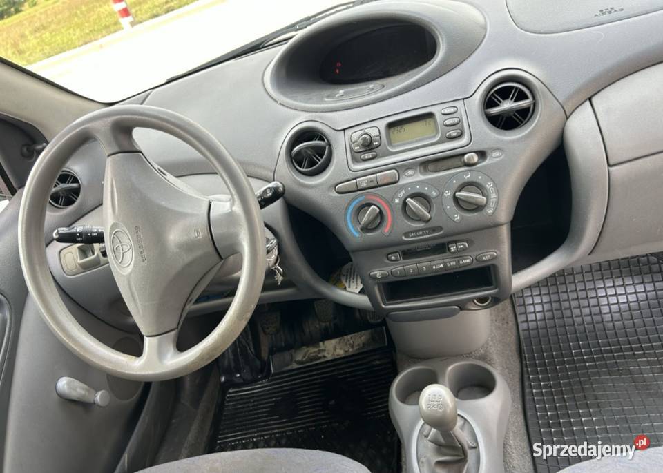 Toyota Yaris 11 Vti Benzyna 2002r manualna