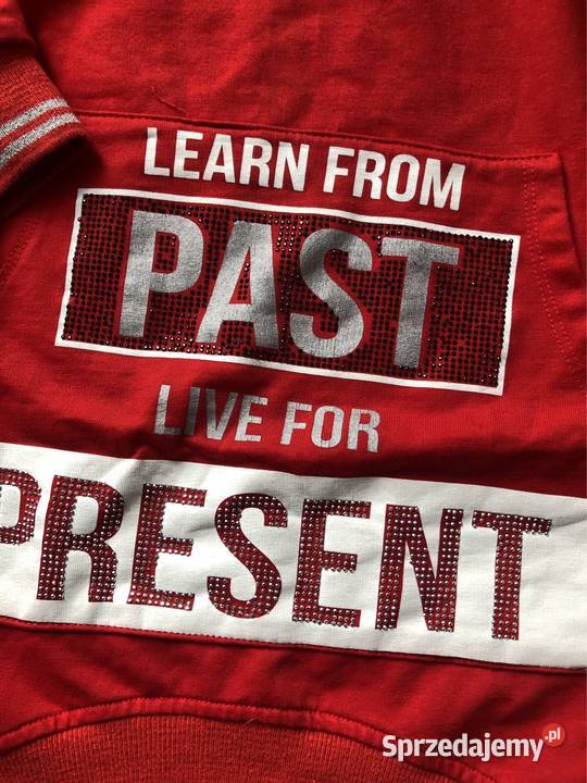 Bluza sportowa z wyciętym dołem Kaptur