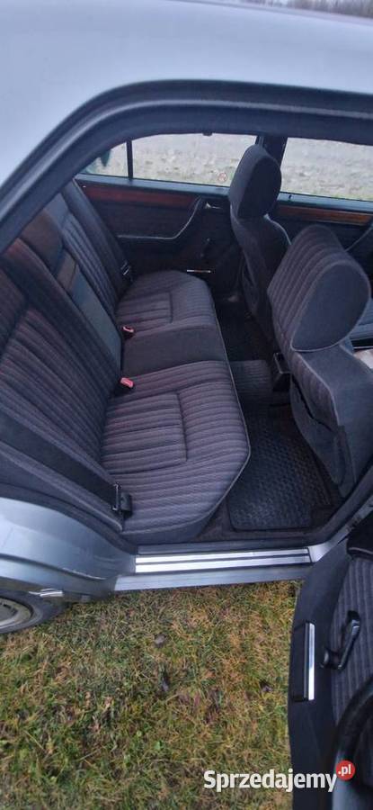 MercedesBenz 230E W124 z 1991 klasyk z duszą Legionowo