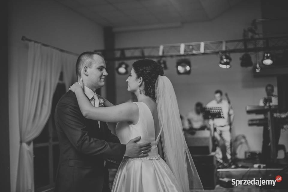 Suknia ślubna z trenem mikado Lublin