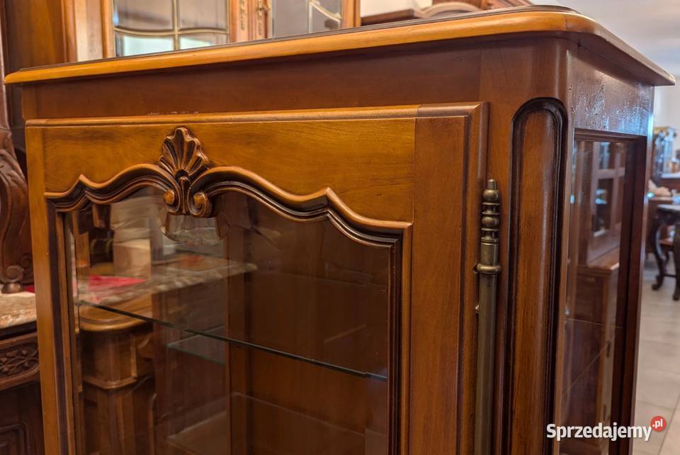 Piękna witrynaserwantka ludwikowska orzechsklep Dąbrowa Górnicza