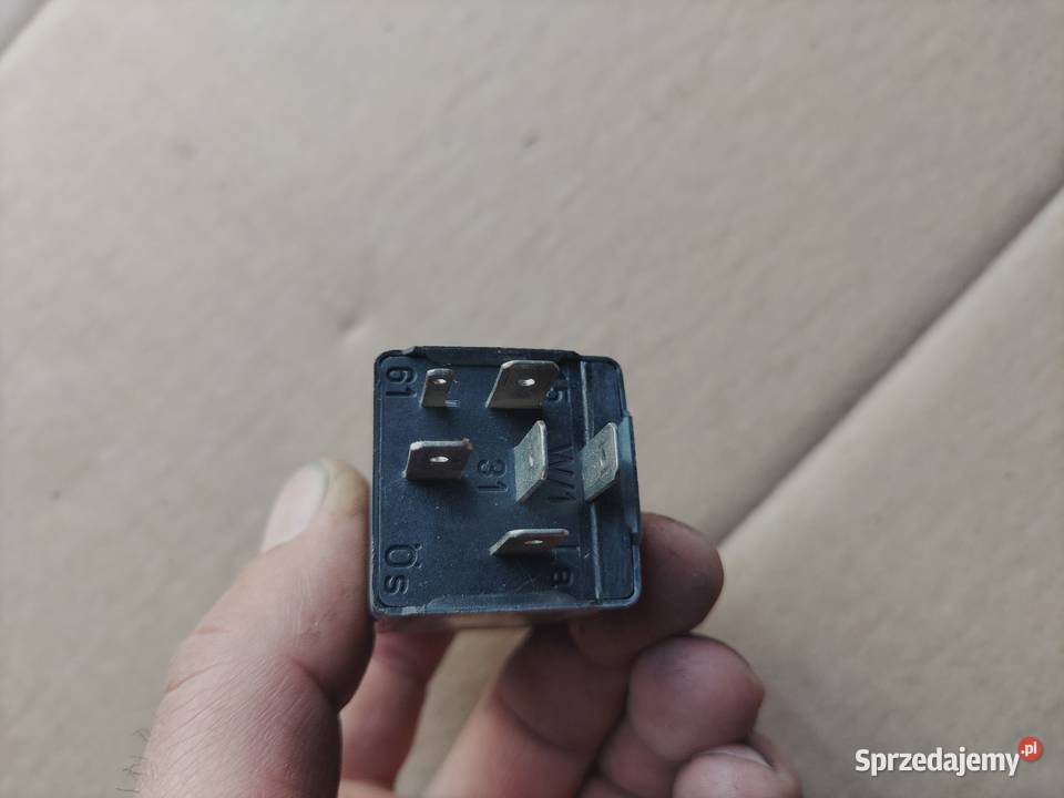 PRZEKAŹNIK HELLA 813919082A osobowe Kamień-Kolonia sprzedam