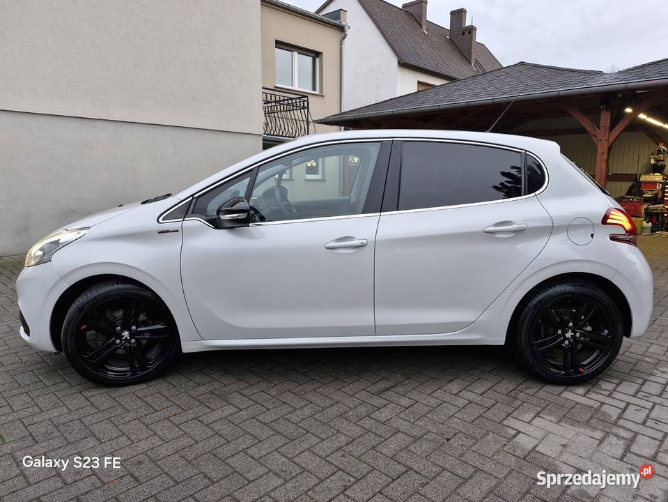 PEUGEOT 208GT 2015r 12tbenz110 NISKI PRZEBIEG Rydzyna sprzedam