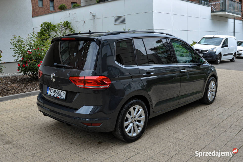 Volkswagen Touran 2016 r Bezwypadkowy Wrocław