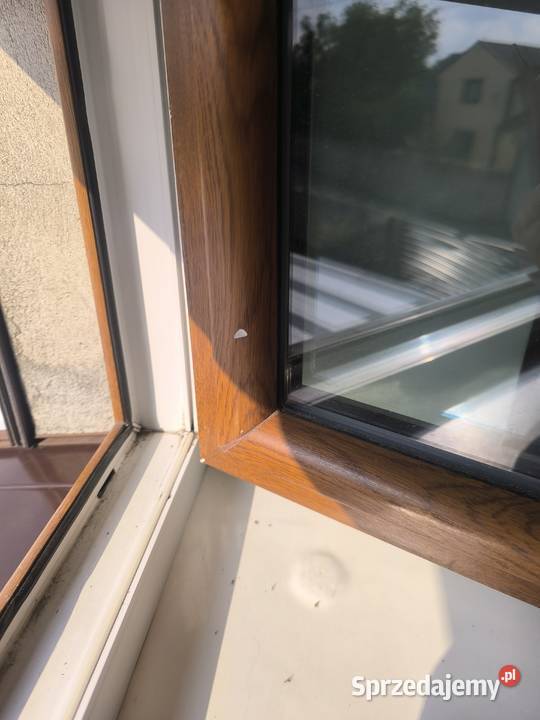 Okno roleta siatką na owady i parapet Okna ścienne Sobiałkowo