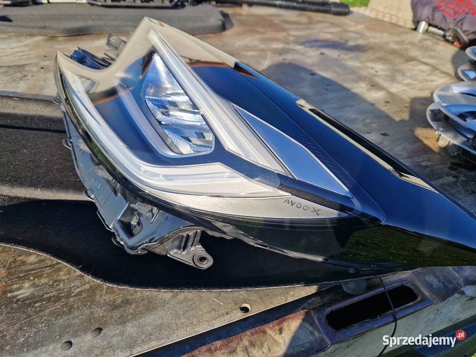 Toyota Aygo X reflektor FULL LED ORG EU osobowe