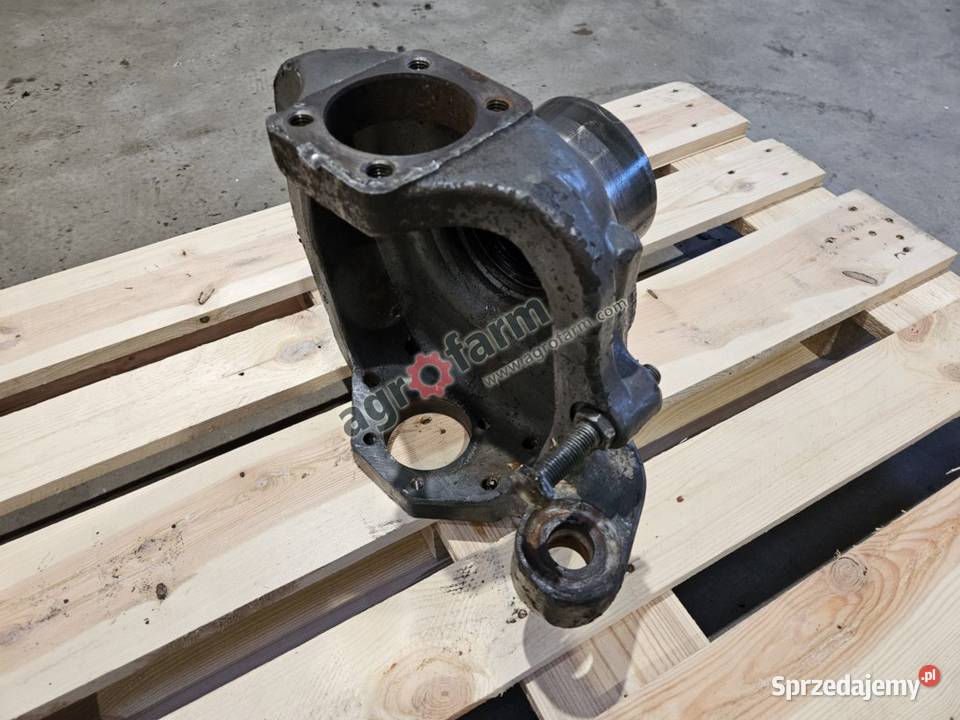 Zwrotnica prawa Valtra T171 T191 T174 T173 Byków