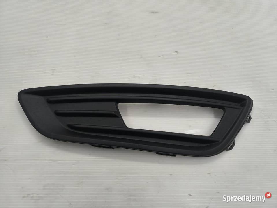KRATKA HALOGENU LEWA FORD FOCUS MK3 LIFT Listwy i nakładki sprzedam
