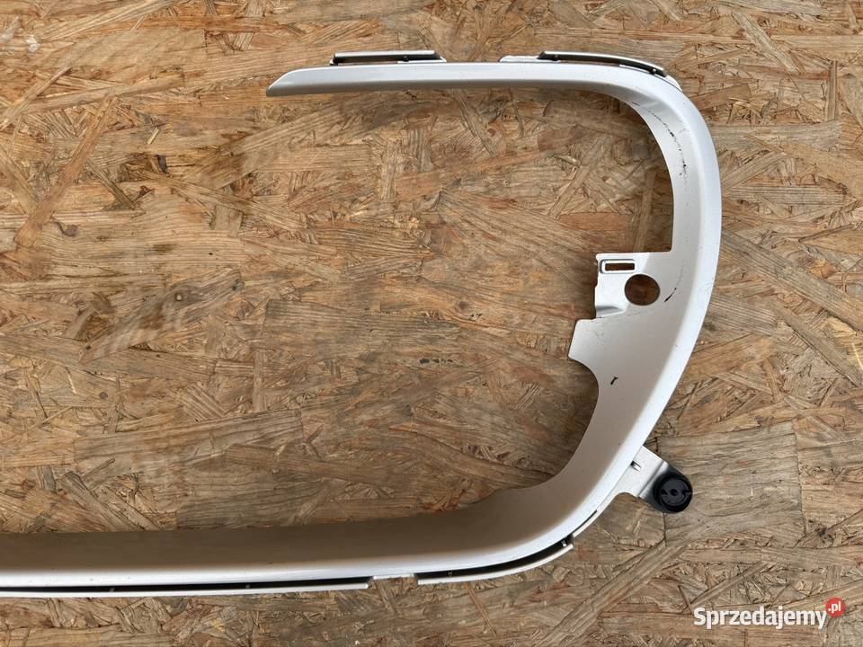 Listwa chrom zderzaka kratki środkowej przód 308 Rok produkcji 2013