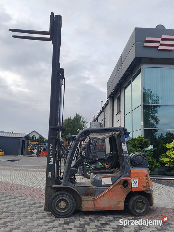 Wózek widłowy Toyota 028FGF25 25 t LPG triplex Kęty