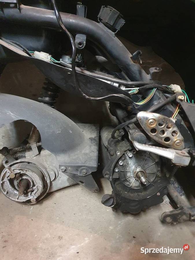 Skuter 125 Benzer
