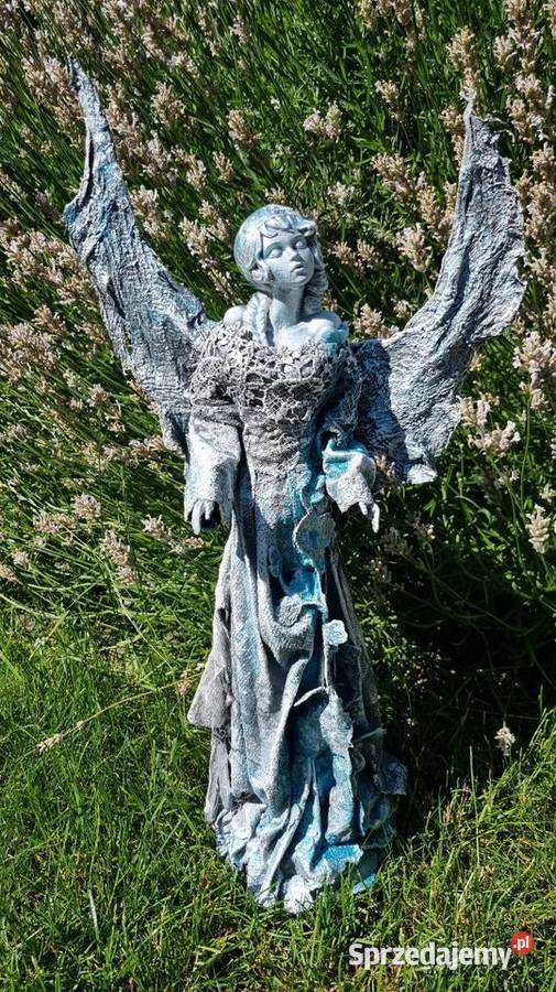 Anioł w szarości i turkusach Zamość