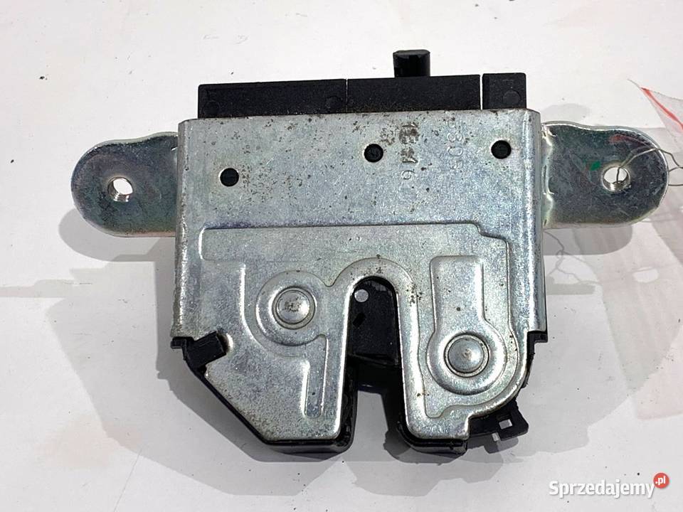 ZAMEK KLAPY TYŁ OPEL CORSA E Hatchback 39021416