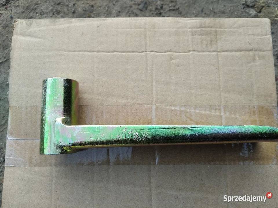 Ursus 2812351245124514 wysięgnik halogenu nieuszkodzony Bychawa